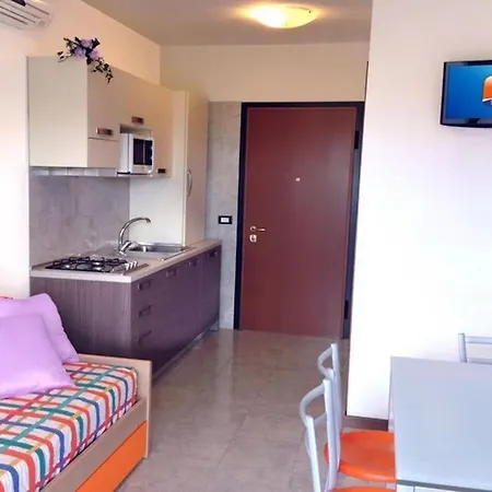 Poolside In Apartamento Bibione
