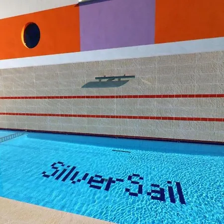 Apartment Poolside Living, Your Ideal - Beahost *